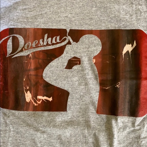 Gray tshirt. Doesha. Size m - Picture 2 of 4